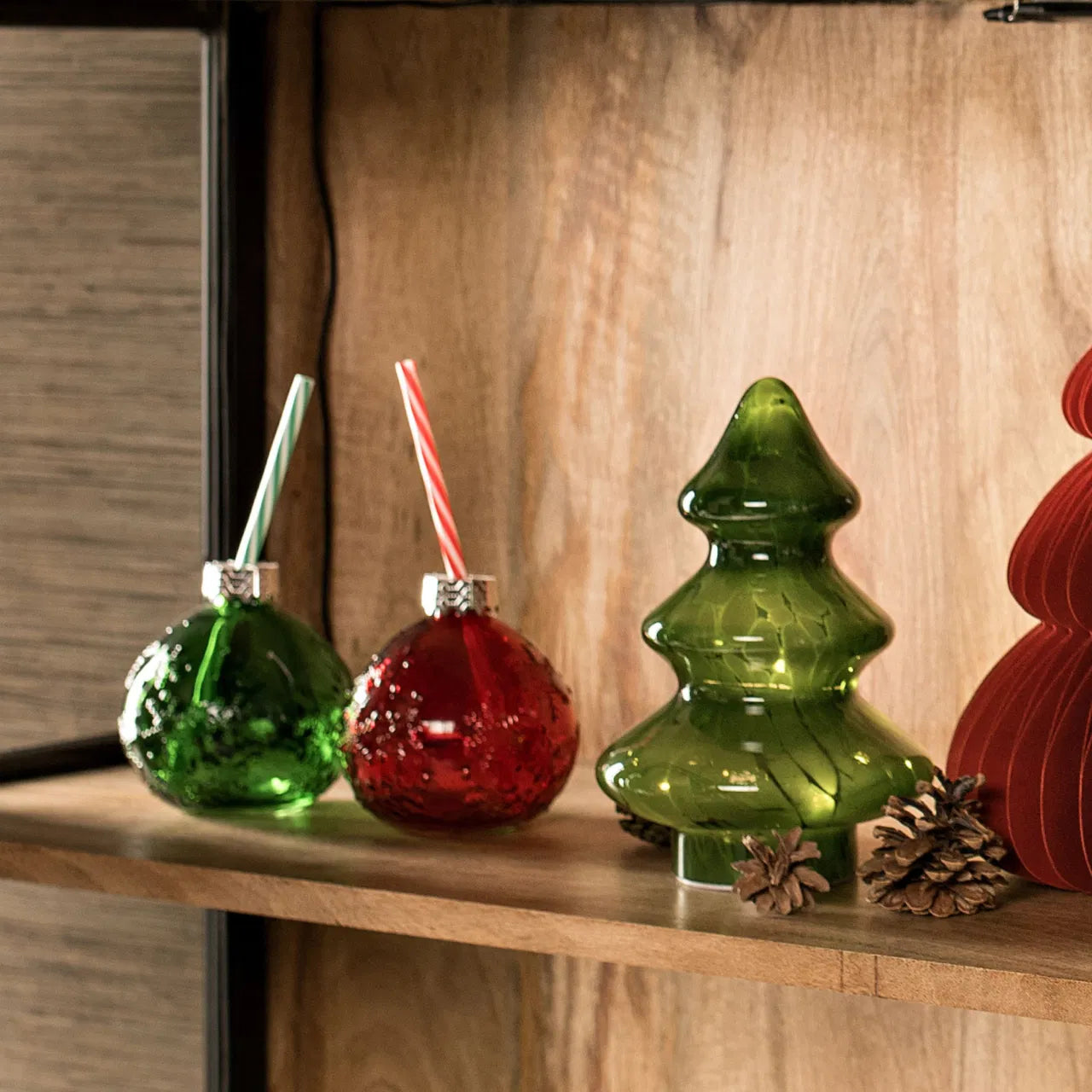 Trinkglas Weihnachtskugel mit Strohhalm Rot / Grün 2x 450ml