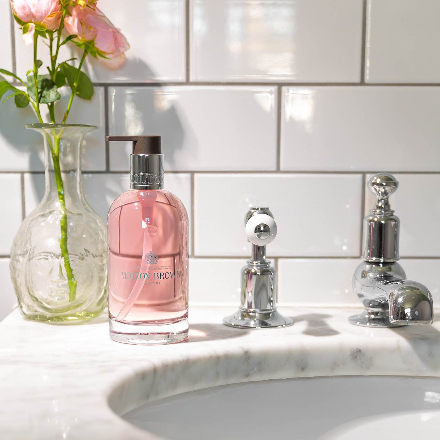 MOLTON BROWN Delicious Rhubarb & Rose edle Handseife Glasflasche 200 ml