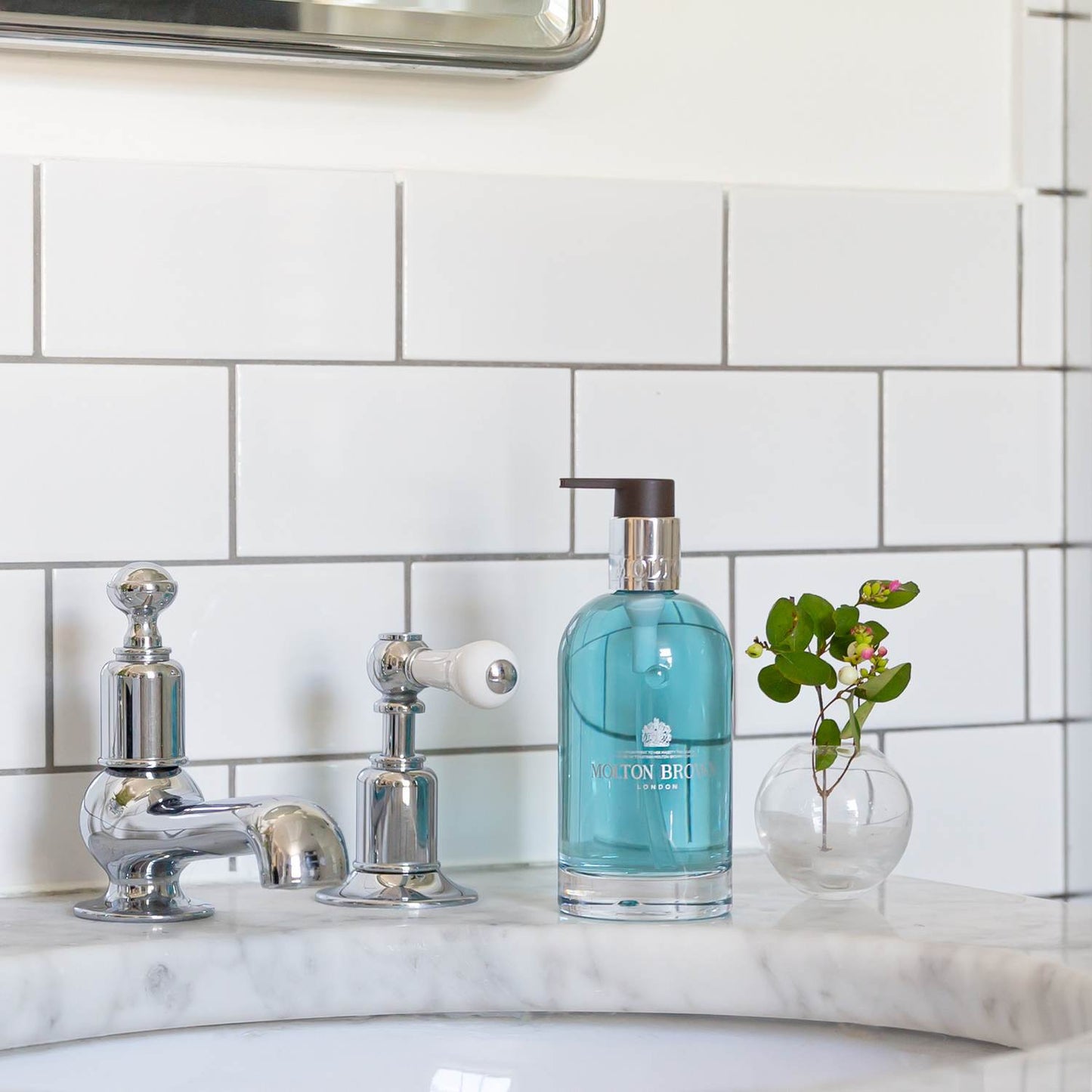 MOLTON BROWN Handseife zum Nachfüllen Coastal Cypress & Sea Fennel Glasflasche 200 ml