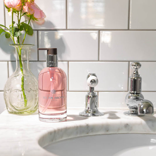 MOLTON BROWN Delicious Rhubarb & Rose edle Handseife Glasflasche 200 ml