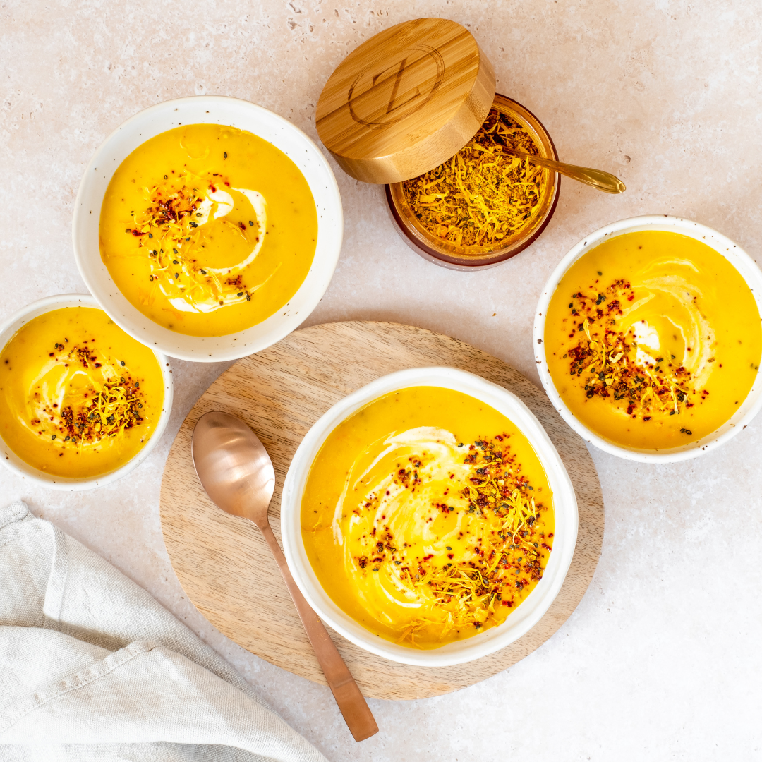 Zauberformel Klarheit – Bio-Gewürztopping auf Suppe